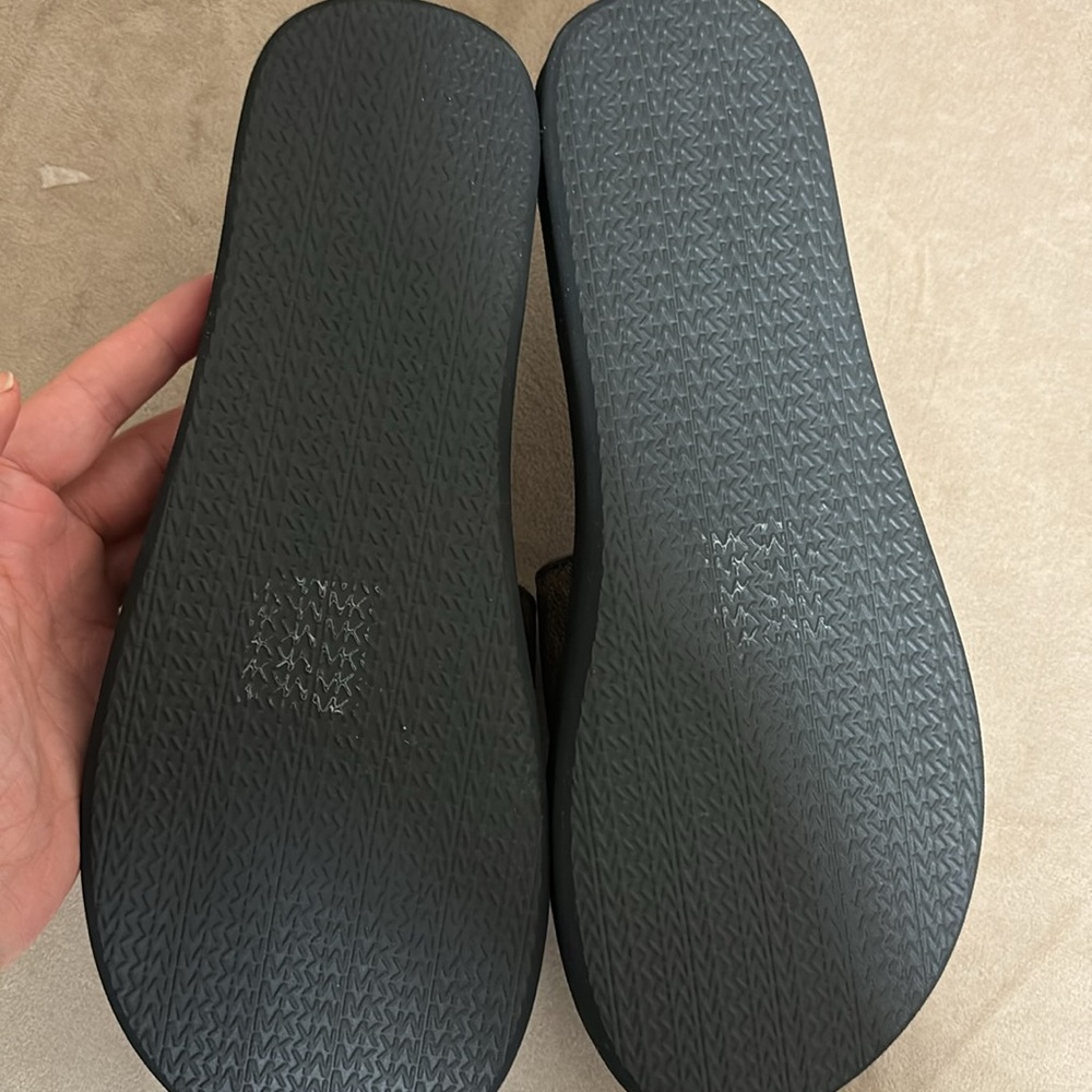 New Michael Kors Monogram Slide -Brown/Blackk with Gold logo-Size 8M - Picture 3 of 9